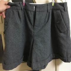 グレーのショートパンツのサムネイル