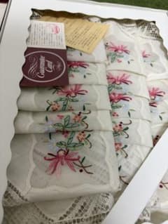 【未使用・箱付き】昭和58年 近沢レース 刺繍ハンカチセット ヴィンテ 未使用・箱付き】昭和58年 近沢レース 刺繍ハンカチセット