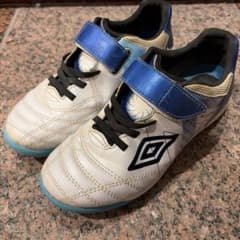 UMBRO サッカー トレーニングシューズ　22 キッズ　ジュニアのサムネイル
