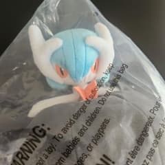 海外ポケモンセンター 黒い メガサーナイト ぬいぐるみ 色違い 未開封
