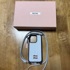 miu miu iPhone15proケース ストラップ付きのサムネイル