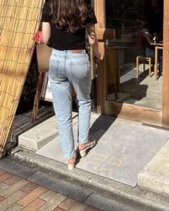 ZARA ハイウエストデニムパンツ　ライトブルーのサムネイル