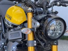 ヤマハ YAMAHA XSR900 純正ヘッドライト MOTODEMIC XSR900純正交換用 LEDヘッドライト - メルカリ