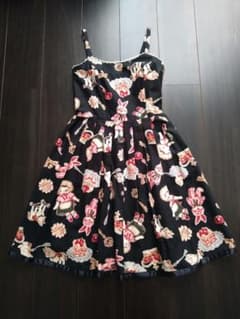 エミキュ お人形柄ノースリーブ膝丈ワンピース エミキュ お人形柄ノースリーブ膝丈ワンピース - メルカリ