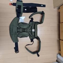 Ergobaby 抱っこ紐 カーキ　冬用カバー付きのサムネイル
