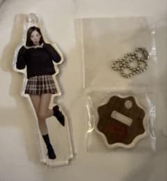 TWICE THIS IS FOR ランダムミニアクスタチャーム ナヨンのサムネイル