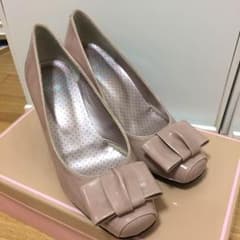 【値下済・未使用品】ピンクベージュパンプス 23㎝のサムネイル