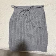 ケーブル編み ニットベスト グレー リボン付きのサムネイル