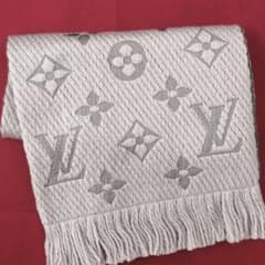 【新品】ルイヴィトン エシャルプ ロゴマニア シャインマフラー グレーのサムネイル