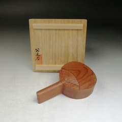 W744 香合 『一位一刀彫 うちわ 香合』『公之刀 作』 共箱 茶道具