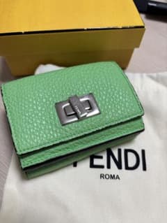 SALE中☆FENDI 三つ折り財布 緑 - メルカリ