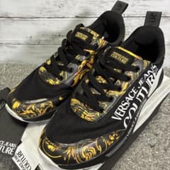 【美品】VERSACE JEANS COUTURE 総柄 ロゴ スニーカー 45 美品】VERSACE JEANS COUTURE 総柄 ロゴ スニーカー 45 - メルカリ