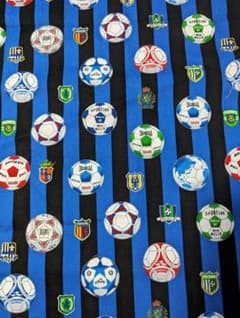 サッカーボール柄 青×黒 オックス生地 端切れのサムネイル