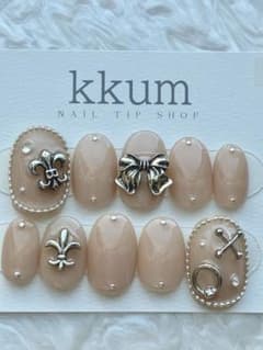 Vintage Charm｜ネイルチップ｜ベージュ｜リボン｜シルバー｜韓国ネイルのサムネイル