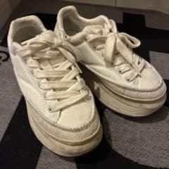 UGG 厚底スニーカー　正規品のサムネイル