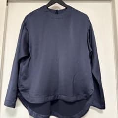 【SINME 】板谷由夏さんブランド　光沢ネイビー 長袖ブラウス プルオーバーのサムネイル