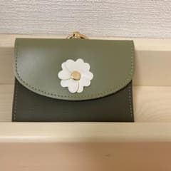 三つ折り財布のサムネイル