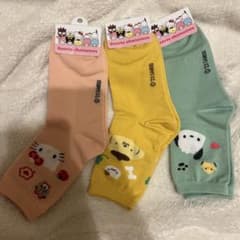 新品サンリオキャラクターソックス3足セット　キティ　ポチャッコ　ポムポムプリンのサムネイル