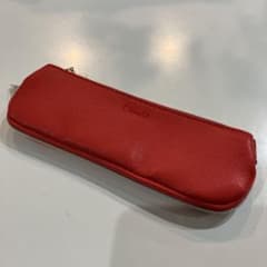 レッド スリムペンケース ファスナー開閉
