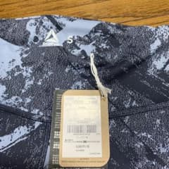 リーボックレディースタイツ　Ｓサイズ新品　値下げしました！のサムネイル