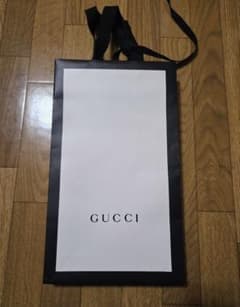 GUCCI 紙袋 ショッパー 1枚 ホワイト ブラック ロゴ シンプルのサムネイル