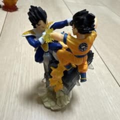 ドラゴンボール フィギュア 孫悟空 ベジータ 戦闘シーンのサムネイル