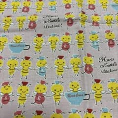 カレルチャペック　生地 ハチ柄 ピンクのサムネイル