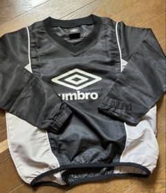 umbro ピステ 長袖 130サイズ 黒/グレーのサムネイル