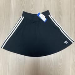 新品タグ付 adidas Originals 3ストライプス スカート 黒 Mのサムネイル