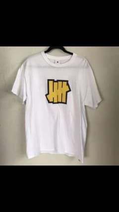 早い者勝ち UNDEFEATED アンディフィーテッドTシャツのサムネイル