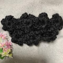 黒い毛糸のフラワーヘアクリップのサムネイル