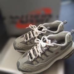 SKECHERS グレー×オレンジ　スニーカーのサムネイル