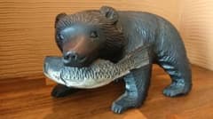 【くま木彫り置物】レトロ くま熊クマ・鮭サケ 木彫り置物・オブジェのサムネイル