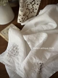 フランスアンティークஐ⋆*ホワイトリネンの素敵な刺繍クロスஐ