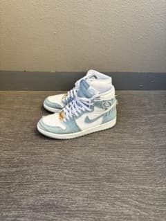 Nike Air Jordan 1 デニム　ホワイト　ブルー　ハイカットのサムネイル