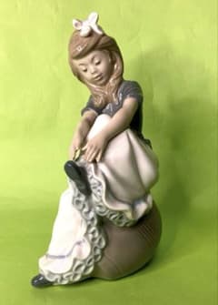 （1985年/極美品） LLADRO （NAO）HANDMADE 『靴履く少女』 1985年/極美品） LLADRO （NAO）HANDMADE 『靴履く少女』 - メルカリ