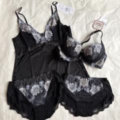 4点セットTriumph レッドレーベル　ブラ(C70)ショーツ&キャミ〜黒系