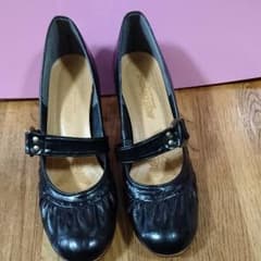 新品未使用！美品☆レディースパンプス黒色・日本製24cmのサムネイル
