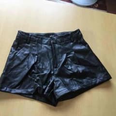 サリアレザーショーパンのサムネイル