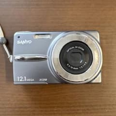 SANYO X1250 コンパクトデジタルカメラ 本体 - メルカリ