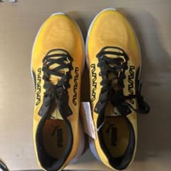PUMA イエロー ランニングシューズ　26.5cmのサムネイル