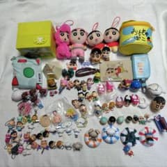 メルカリのみ出品】クレヨンしんちゃん カプセルトイなど グッズ90点