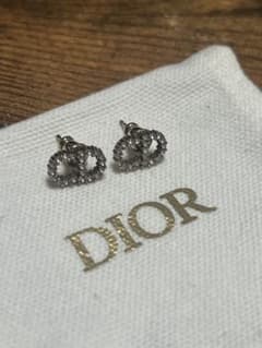 3時間限定値下げ」Dior CDロゴ ラインストーン ピアス - メルカリ