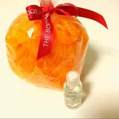 シャルロッテ様用☆BODYSHOPの香水＆スポンジセットのサムネイル