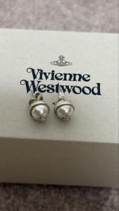 Vivienne Westwoodパール ピアス シルバー 値下げ交渉あり - メルカリ