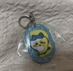 ちいかわ　ラメアクリルキーホルダー（ハチワレ）のサムネイル