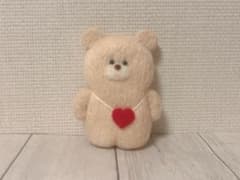 羊毛フェルト くま マスコット 赤いハート　ハンドメイド　テディベアのサムネイル