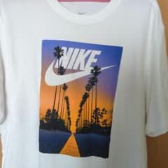ナイキ　白色Tシャツのサムネイル