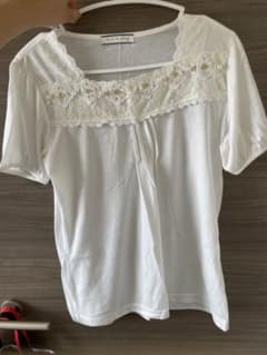 綺麗め　可愛い感じのTシャツ　1回のみ着用のサムネイル