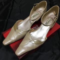 卑弥呼 パンプス ベージュのサムネイル